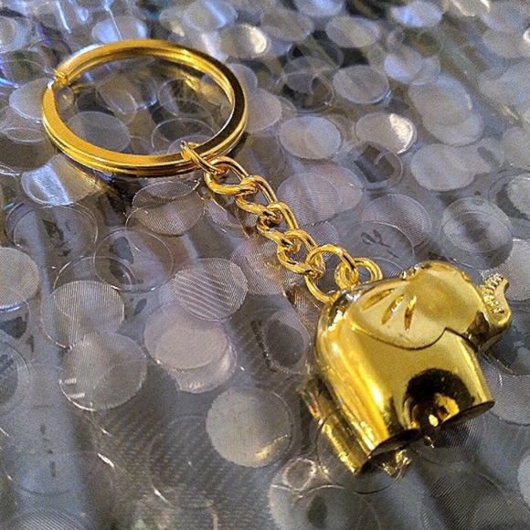 Golden Elephant Keychain - Picture 2 of 6
